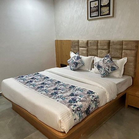 Hotel M Grand 阿穆达巴 外观 照片