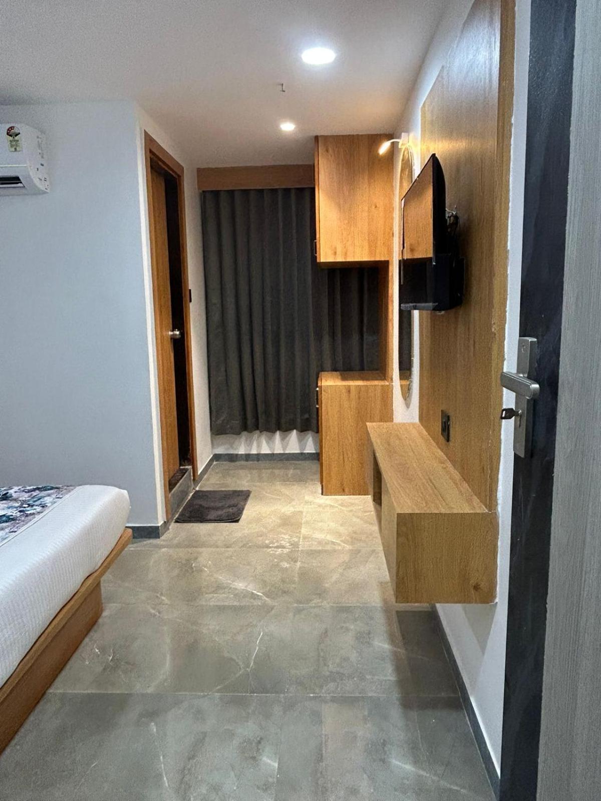 Hotel M Grand 阿穆达巴 外观 照片